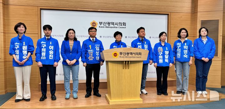 [부산=뉴시스] 원동화 기자 = 더불어민주당 김경지 금정구청장 후보가 28일 부산시의회 브리핑룸에서 기자회견을 열고 침례병원 공공병원화와 관련해 경쟁 후보들에게 공동 대응을 제안하며 보건복지부 방문을 촉구했다. 2026.04.28. dhwon@newsis.com