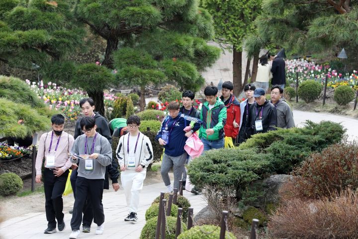 [서울=뉴시스] 지난해 4월 9일 열린 발달장애인 걷기 대회. (사진=강남구 제공) 2026.04.28. *재판매 및 DB 금지