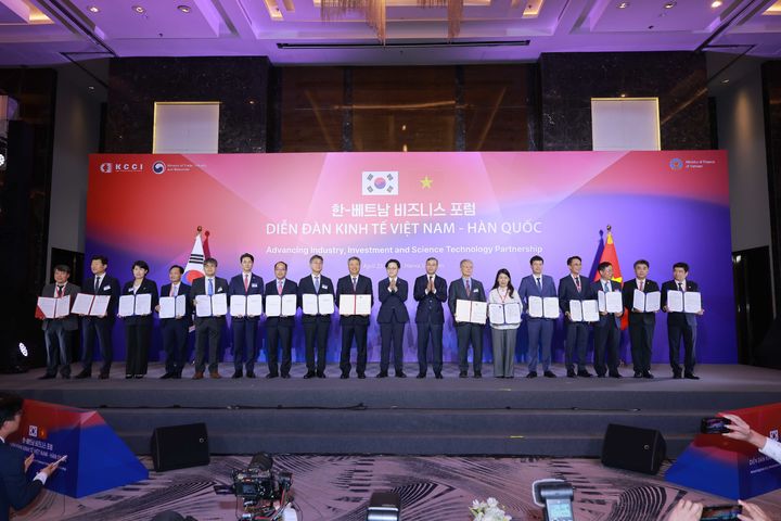 [서울=뉴시스] 의료 인공지능(AI) 기업 에이아이트릭스는 베트남 흥옌성 보건국(Department of Health of Hung Yen Province)과 AI 의료관리 분야 교육 및 학술 협력 강화를 위한 업무협약(MOU)을 체결했다고 28일 밝혔다. (사진=에이아이트릭스 제공) 2026.04.28. photo@newsis.com *재판매 및 DB 금지