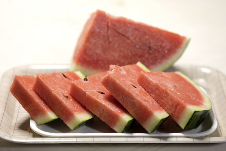 [서울=뉴시스] 최근 인도에서 발생한 일가족 사망 사건의 원인으로 '수박 식중독'이 지목되고 있다. (사진=유토이미지) *재판매 및 DB 금지