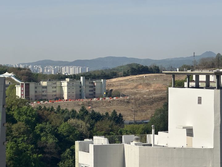 [서울=뉴시스] 박형훈 인턴기자 = 인근 고층건물에서 촬영한 상대원 2구역 사업현장2026.04.16. *재판매 및 DB 금지 *재판매 및 DB 금지&nbsp; *재판매 및 DB 금지