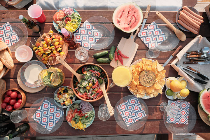 [서울=뉴시스] 지난 25일(현지시각) 미국 뉴욕포스트는 과일과 채소를 많이 섭취하는 젊은 비흡연자들이 오히려 그렇지 않은 사람보다 폐암 위험이 높을 수 있다는 연구 결과를 보도했다. 연구진은 과일과 채소 속 농약이 원인일 가능성이 있다고 추정했다. (사진=유토이미지)