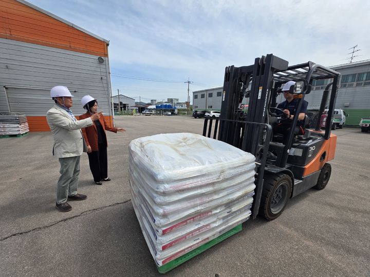 농협 전남검사국이 28일 담양농협을 찾아 중대재해 예방을 위한 현장 안전점검을 실시하고 있다. (사진=전남농협 제공) photo@newsis.com *재판매 및 DB 금지