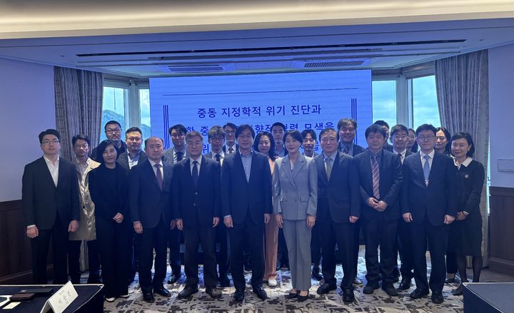 [서울=뉴시스]외교부는 한국중동학회와 28일 '중동 지정학적 위기 진단과 한-중동 미래지향적 협력 기회 모색을 위한 민관학 라운드테이블'을 개최했다고 밝혔다. *재판매 및 DB 금지