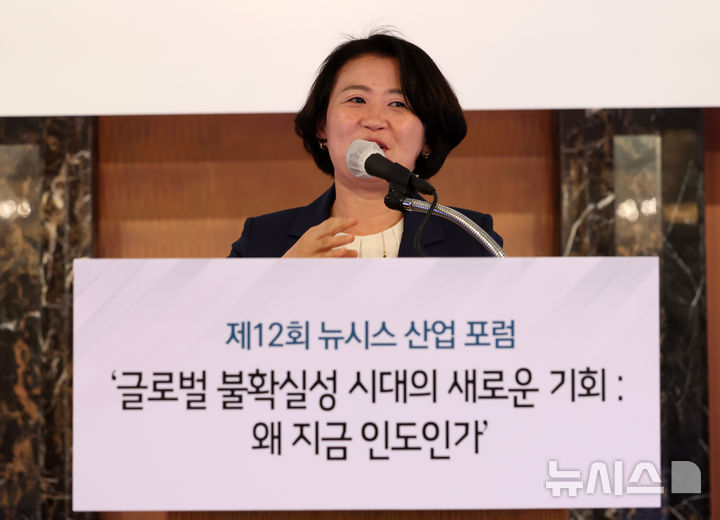 [서울=뉴시스] 이영환 기자 = 박지혜 더불어민주당 의원이 28일 오전 서울 중구 롯데호텔에서 열린 제12회 뉴시스 산업 포럼 '글로벌 불확실성 시대의 새로운 기회 : 왜 지금 인도인가'에서 축사를 하고 있다. 2026.04.28. 20hwan@newsis.com