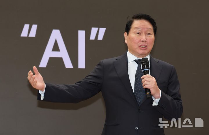 최태원 회장, 미·중 AI 기술 패권 경쟁 속 성장전략 강의 [뉴시스Pic]