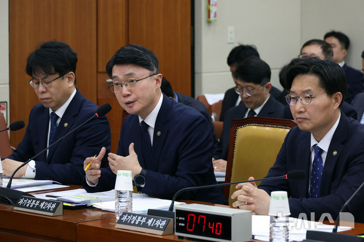 [서울=뉴시스] 고승민 기자 = 류제명 과학기술정보통신부 2차관이 28일 서울 여의도 국회에서 열린 과학기술정보방송통신위원회 전체회의에서 의원 질의에 답하고 있다. 2026.04.28. kkssmm99@newsis.com