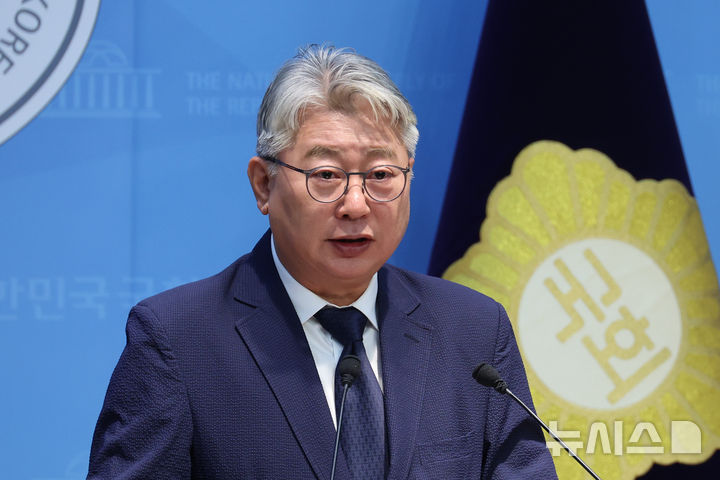 [서울=뉴시스] 고승민 기자 = 조응천 전 의원이 지난 28일 서울 여의도 국회 소통관에서 경기도지사 출마 기자회견을 하고 있다. 2026.04.28. kkssmm99@newsis.com