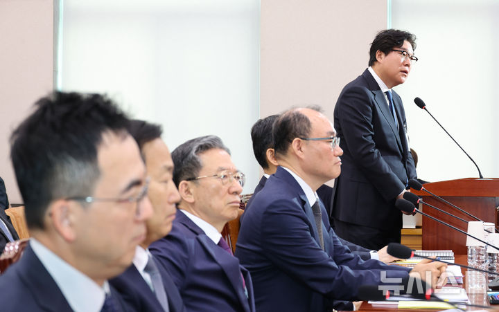 [서울=뉴시스] 김금보 기자 = 김성태 전 쌍방울 회장이 28일 오전 서울 여의도 국회에서 열린 '윤석열정권정치검찰조작기소의혹사건진상규명국정조사특별위원회' 청문회에서 의원질의에 답변하고 있다. 2026.04.28. kgb@newsis.com