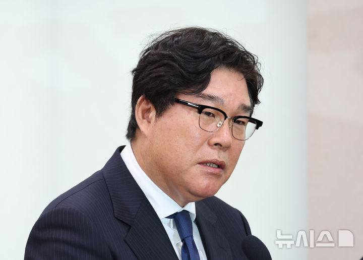 [서울=뉴시스] 김금보 기자 = 김성태 전 쌍방울 회장이 28일 오전 서울 여의도 국회에서 열린 '윤석열정권정치검찰조작기소의혹사건진상규명국정조사특별위원회' 청문회에서 의원질의에 답변하고 있다. 2026.04.28. kgb@newsis.com
