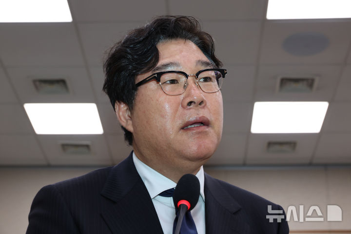 [서울=뉴시스] 김금보 기자 = 김성태 전 쌍방울 회장이 28일 오전 서울 여의도 국회에서 열린 윤석열정권정치검찰조작기소의혹사건진상규명국정조사특별위원회 전체회의에서 의원 질의에 답변하고 있다. 2026.04.28. kgb@newsis.com
