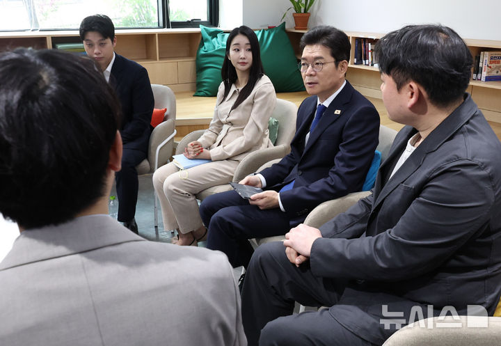 [서울=뉴시스] 최진석 기자 = 정원오 더불어민주당 서울시장 후보가 28일 서울 동대문구 경희대 캠퍼스타운 삼의원창업센터 누리터에서 열린 정원오의 찾아가는 간담회 : 청년기업가 및 예비창업자 편에서 발언하고 있다. 2026.04.28. myjs@newsis.com