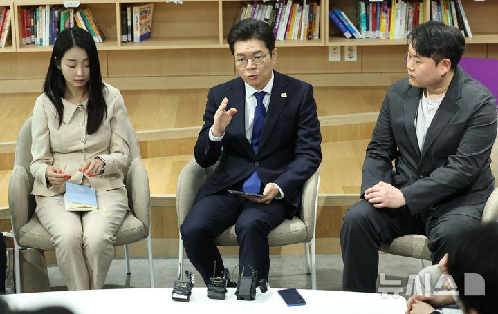 [서울=뉴시스] 최진석 기자 = 정원오 더불어민주당 서울시장 후보가 28일 서울 동대문구 경희대 캠퍼스타운 삼의원창업센터 누리터에서 열린 정원오의 찾아가는 간담회 : 청년기업가 및 예비창업자 편에서 발언하고 있다. 2026.04.28. myjs@newsis.com