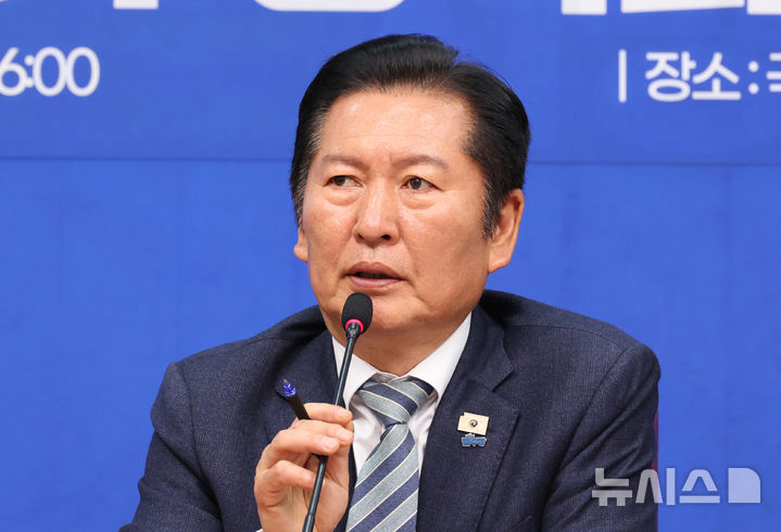 [서울=뉴시스] 김금보 기자 = 정청래 더불어민주당 대표가 28일 오후 서울 여의도 국회에서 열린 '더불어민주당·소상공인연합회 6.3지방선거 정책과제 전달식'에서 발언을 하고 있다. 2026.04.28. kgb@newsis.com