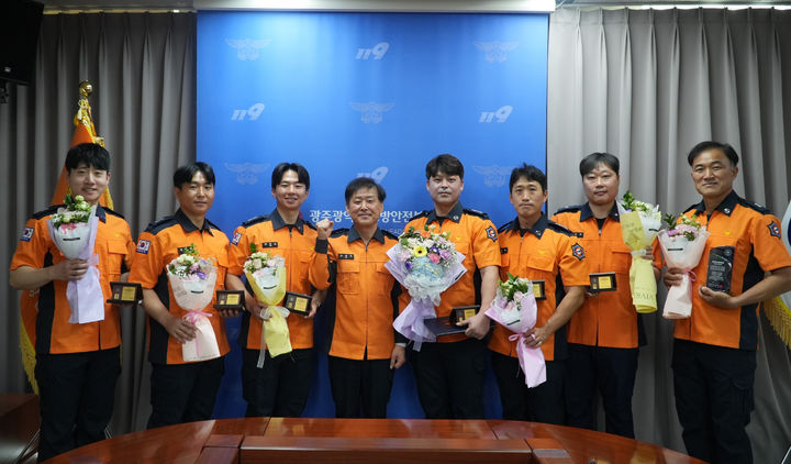 [광주=뉴시스] 광주시소방안전본부, 라이프세이버 9명 인증. (사진=광주시소방안전본부 제공) 2026.04.28. photo@newsis.com&nbsp; *재판매 및 DB 금지