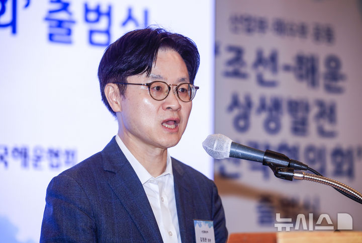 [서울=뉴시스] 정병혁 기자 = 김정관 산업통상부 장관이 28일 서울 중구 롯데호텔에서 열린 조선-해운 상생발전 전략협의회 출범식에서 축사를 하고 있다. 2026.04.28. jhope@newsis.com