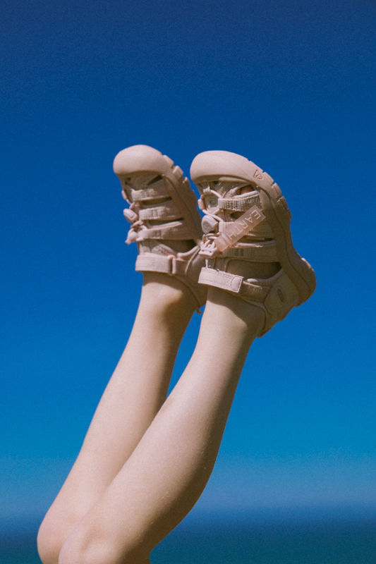 [서울=뉴시스] 킨-얼스디아카이브 협업 제품 (사진=LF 제공) 2026.04.29. photo@newsis.com *재판매 및 DB 금지