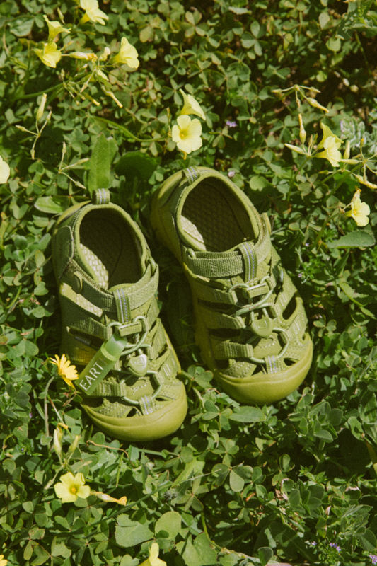 [서울=뉴시스] 킨-얼스디아카이브 협업 제품 (사진=LF 제공) 2026.04.29. photo@newsis.com *재판매 및 DB 금지