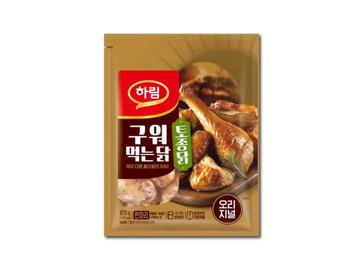 [서울=뉴시스] 하림이 '구워먹는 닭' 시리즈의 신제품 '토종닭 구워먹는 닭'을 출시했다.(사진=하림 제공) *재판매 및 DB 금지