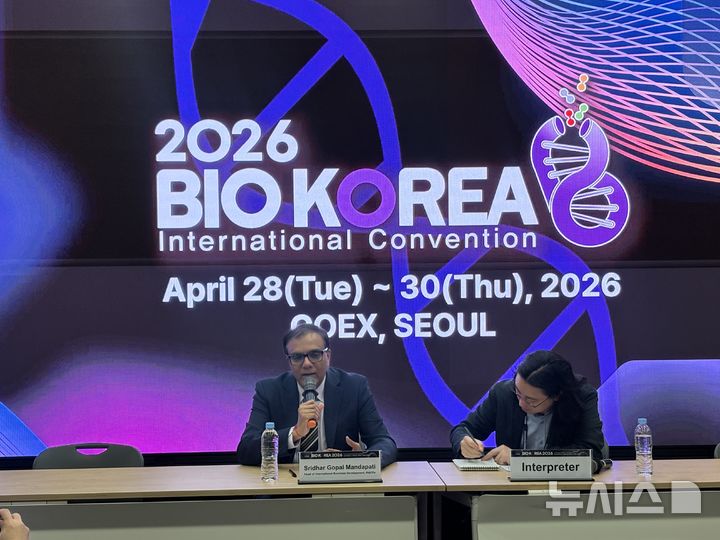 [서울=뉴시스] 이소헌 기자 = 스리다 고팔 만다파티 애브비 국제 사업개발 총괄이 29일 서울 강남구 코엑스 '바이오 코리아(BIO KOREA 2026)'에서 열린 미디어 인터뷰에서 발언하고 있다. 2026.04.29. honey@newsis.com