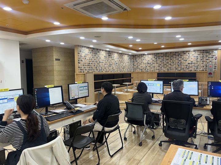 [아산=뉴시스] 충남 아산시가 운영 중인 성웅 이순신축제 현장 상황실. (사진=아산시 제공) 2026.04.29. photo@newsis.com *재판매 및 DB 금지