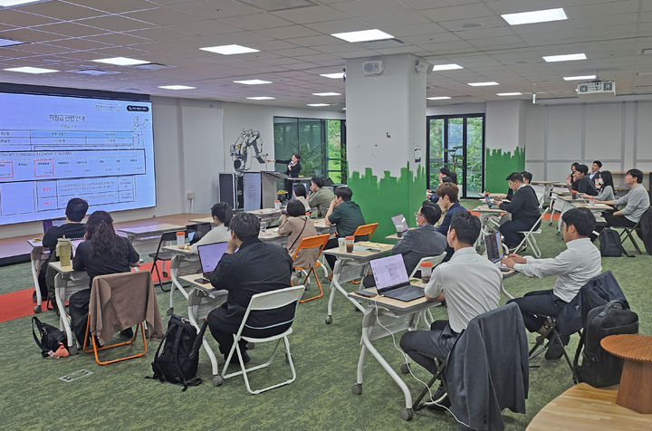 [수원=뉴시스] 청년 창업 글로벌 프론티어 오리엔테이션. (사진=경과원 제공) 2026.04.29. photo@newsis.com *재판매 및 DB 금지