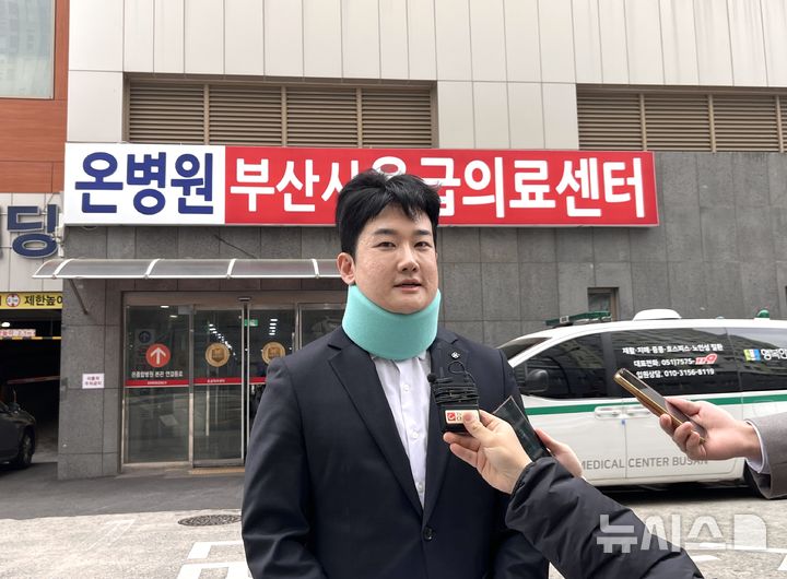 [부산=뉴시스] 이아름 기자 = 정이한 개혁신당 부산시장 후보가 29일 오전 부산 온병원 응급실 입구에서 말하고 있다. 2026.04.29. aha@newsis.com 