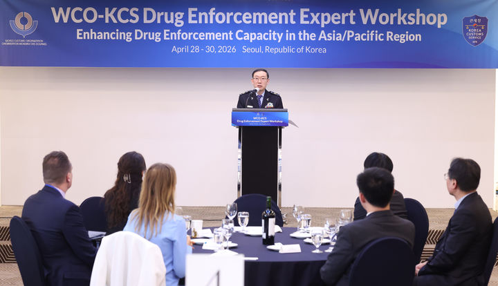 [서울=뉴시스] 28일 이명구 관세청장이 서울에서 열린 '아태지역 마약 단속 전문가 워크숍' 개막식서 모두발언을 하고 있다.(사진=관세청 제공) *재판매 및 DB 금지
