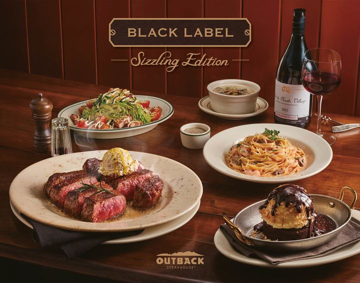 [서울=뉴시스] 아웃백, 신메뉴 '블랙라벨 씨즐링 에디션'(사진=다이닝브랜즈그룹 제공) *재판매 및 DB 금지