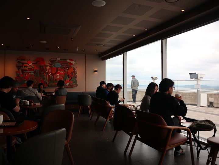 [김포=뉴시스]고희진 인턴기자 = 스타벅스 김포애기봉생태공원점 내부. 2026.04.28 *재판매 및 DB 금지