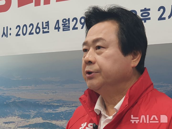 [창원=뉴시스] 강경국 기자 = 국민의힘 강기윤 경남 창원시장 후보가 29일 창원시청 프레스센터에서 마창대교 통행료 무료화 공약 발표 기자회견을 갖고 있다. 2026.04.29. kgkang@newsis.com