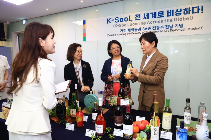 [서울=뉴시스] 농림축산식품부와 외교부는 한국 전통주의 세계화를 위해 주한 외교단을 대상으로 홍보 행사를 개최했다고 29일 밝혔다. (사진 = 농식품부 제공) 2026.04.29. *재판매 및 DB 금지