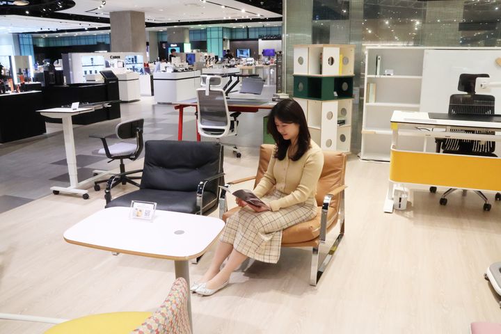 [대구=뉴시스] 대구 신세계백화점은 인체공학 학습가구 브랜드 컴프프로 프로모션을 진행한다. (사진 = 대구 신세계백화점 제공) 2026.04.29. photo@newsis.com *재판매 및 DB 금지