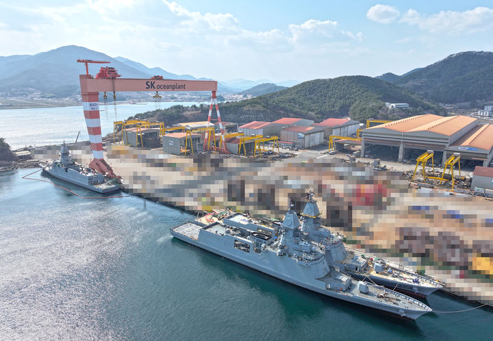 [서울=뉴시스] '경북함' '전남함' '제주함' 등 최신 호위함 3척을 동시에 건조 중인 SK오션플랜트 경북 고성 조선소. (사진=SK오션플랜트 제공) 2026.04.29 photo@newsis.com *재판매 및 DB 금지