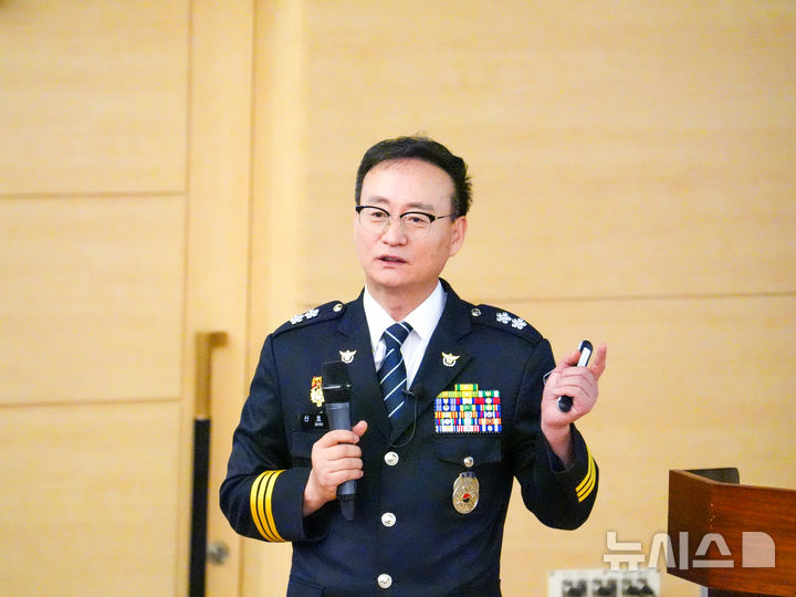 [진천=뉴시스] 국가대표선수촌에서 특강 중인 신효섭 충북경찰청장