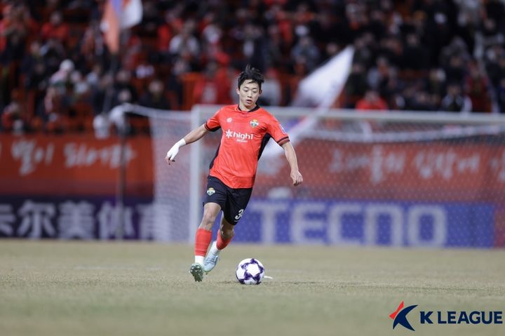 [서울=뉴시스] 프로축구 K리그1 강원FC의 송준석. (사진=한국프로축구연맹 제공) *재판매 및 DB 금지