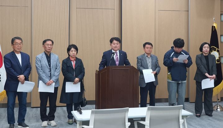 [수원=뉴시스] 탈당 기자회견. (사진=독자 제공) 2026.04.29. photo@newsis.com *재판매 및 DB 금지