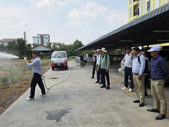 [대전=뉴시스] 한국임업진흥원이 캄보디아서 한국산 산불지연제 성능 검증을 하고 있다.(사진=한국임업진흥원 제공) *재판매 및 DB 금지