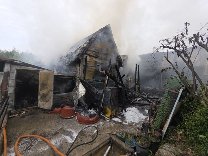 [남원=뉴시스] 29일 오전 11시12분께 전북 남원시 보절면의 한 단독주택에서 불이 나 주택이 그을린 채 주저앉아있다. (사진=전북도소방본부 제공) 2026.04.29. photo@newsis.com *재판매 및 DB 금지