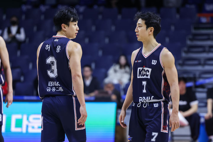 [서울=뉴시스] 프로농구 부산 KCC의 허웅, 허훈. (사진=KBL 제공) *재판매 및 DB 금지