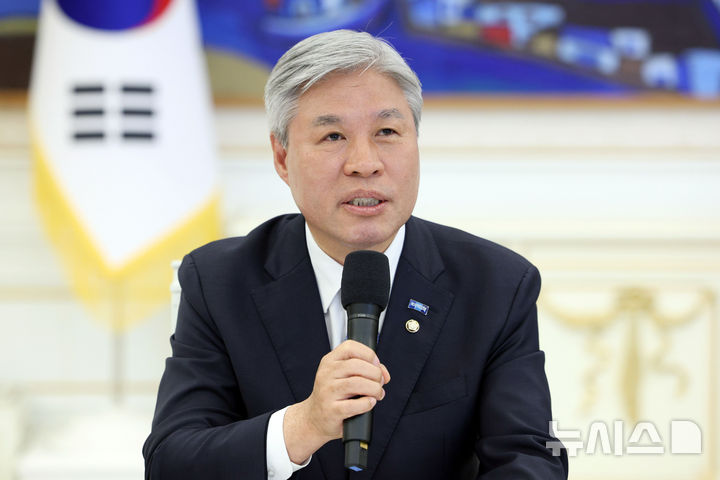 [서울=뉴시스] 고범준 기자 = 서왕진 조국혁신당 원내대표가 29일 청와대에서 열린 비교섭단체 및 무소속 국회의원 초청 오찬 간담회에서 발언하고 있다. 2026.04.29. bjko@newsis.com