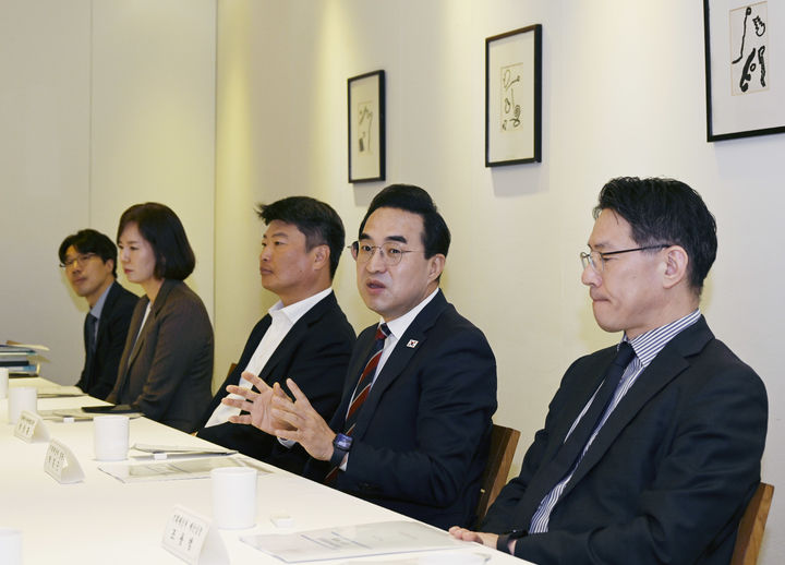 [서울=뉴시스] 정병혁 기자 = 박홍근 기획예산처 장관이 29일 오후 서울 중구 컨퍼런스 하우스 달개비에서 열린 '재정정책자문회의 민간위원 오찬 간담회'에서 모두발언을 하고 있다. (사진=기획예산처 제공) 2026.04.29. photo@newsis.com *재판매 및 DB 금지