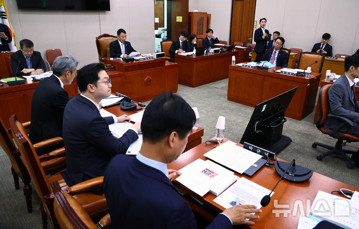 [서울=뉴시스] 김명년 기자 = 29일 서울 여의도 국회에서 법제사법위원회 법안심사제1소위원회가 열리고 있다. 2026.04.29. kmn@newsis.com