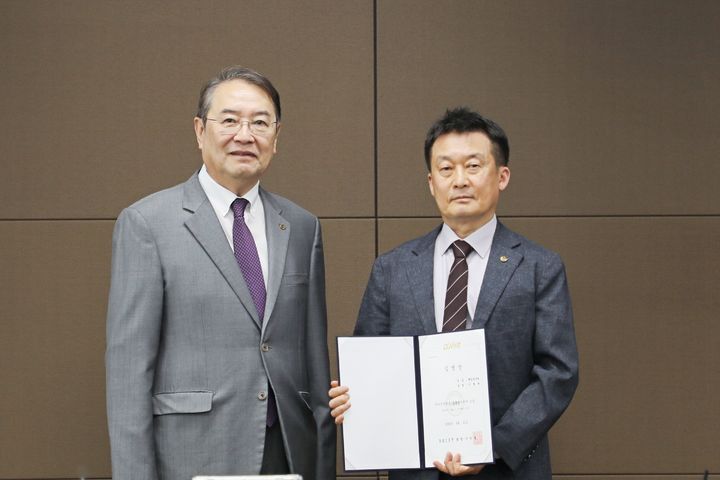  *재판매 및 DB 금지