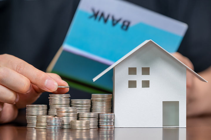 [서울=뉴시스] 인도의 한 남성이 숨진 누나의 계좌에 남은 잔액 1만9300루피(약 30만원)를 인출하기 위해 유골을 메고 은행을 찾는 비극적인 사건이 발생했다. (사진=유토이미지) *재판매 및 DB 금지