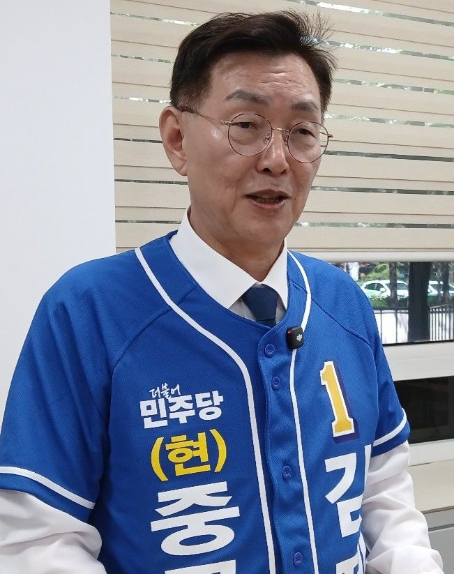 [대전=뉴시스] 조명휘 기자 = 더불어민주당 김제선 대전 중구청장 후보가 30일 대전시의회 기자실에서 출마회견을 하고 있다. 2026.04.30. joemedia@newsis.com *재판매 및 DB 금지