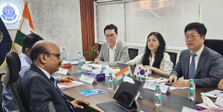 [델리=뉴시스]강병로 관세평가분류원장(오른쪽서 첫번째)이 인도의 품목분류 사전심사 기관과 협력채널 구축을 위한 실무협의를 하고 있다.(사진=관세청 제공) *재판매 및 DB 금지