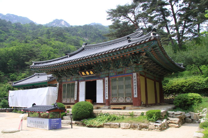 [서울=뉴시스] 보물로 지정 예고된 '가평 현등사 극락전' 모습 (사진=국가유산청 제공) 2026.04.30. photo@newsis.com *재판매 및 DB 금지