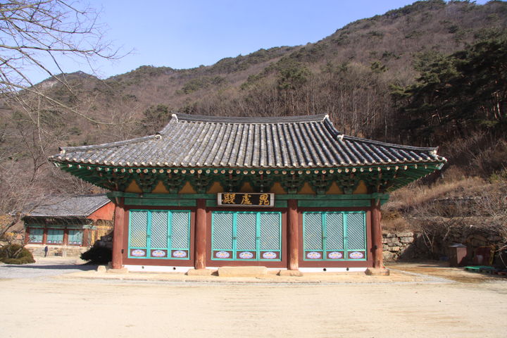 [서울=뉴시스] 보물로 지정 예고된 '괴산 각연사 비로전' 모습 (사진=국가유산청 제공) 2026.04.30. photo@newsis.com *재판매 및 DB 금지