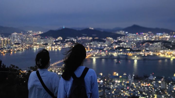 [부산=뉴시스] 부산항 야경. (사진=부산 영도구 제공) 2026.05.01. photo@newsis.com *재판매 및 DB 금지